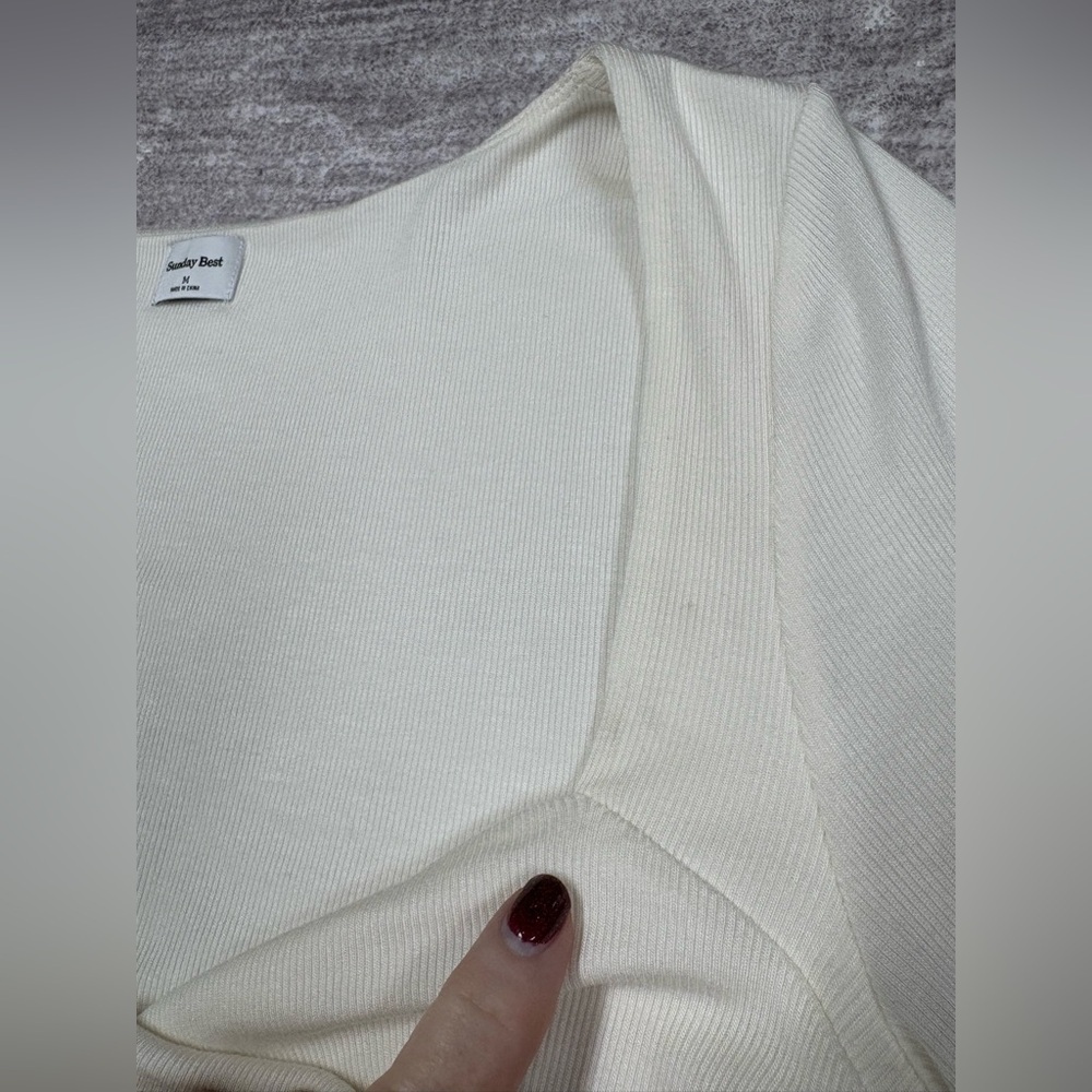 Aritzia Sunday Best Top Women’s M Sweetheart Neck Twisted Knot Front Cropped - Picture 9 of 9